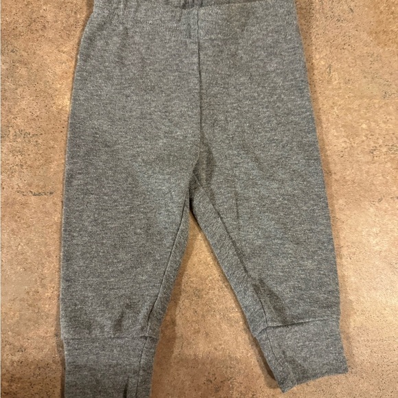 Carters- Adorable Cute Cat Print Onesie and Gray Pants Set 6M - Picture 5 of 6
